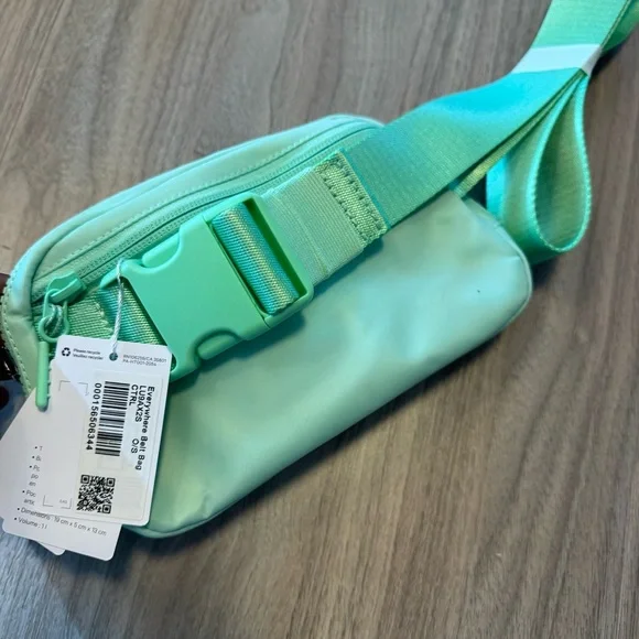 NWT Lululemon Light Green Everywhere Crossbody Bag - Picture 5 of 8